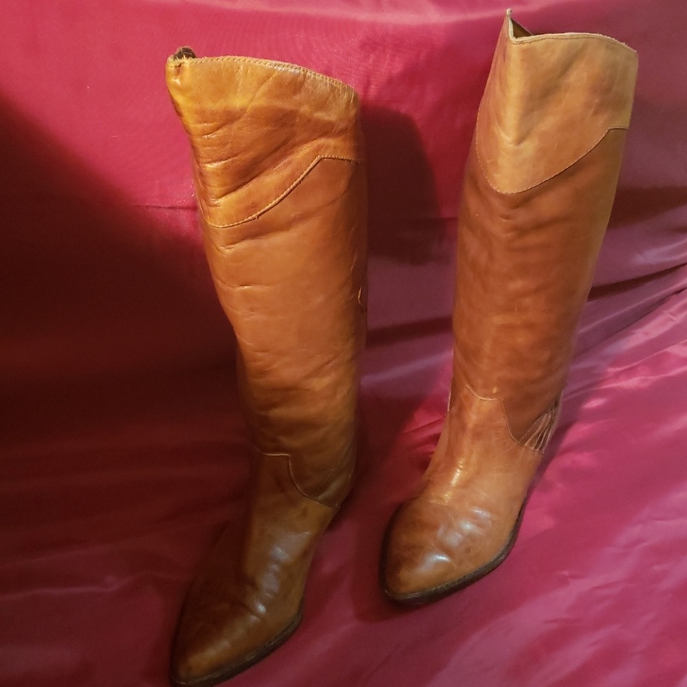 Distressed Detailed Leather Cowboy Style Boots